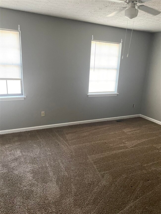 Foto del edificio - 1744 Cave Mill Rd