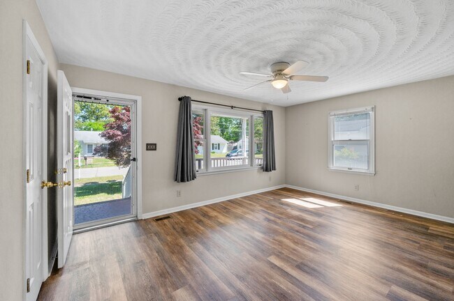 Foto del edificio - 2421 Payne Rd
