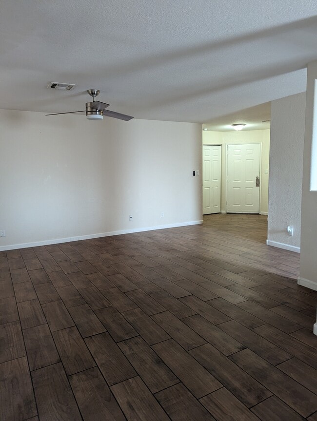 Building Photo - 5038 S Rainbow Blvd