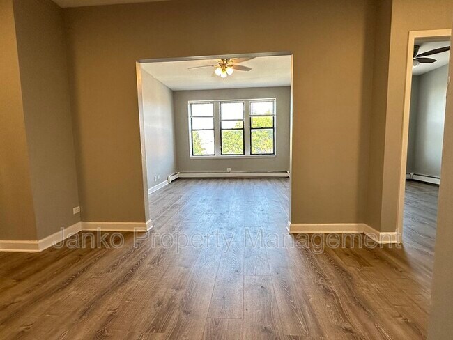 Foto del edificio - 5657 W Washington Blvd