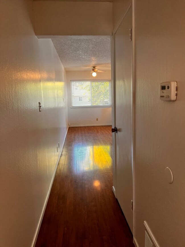 Building Photo - Greenback 6439 #4