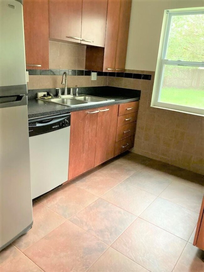 Foto del edificio - 3 Bedroom 1 Bath Home in Central Gulfport