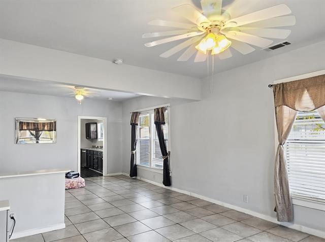 Foto del edificio - 823 S Beacon St