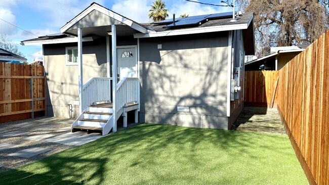 Foto del edificio - 10851 Hamill St