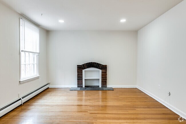 Studio - 350SF - 427 S 8th St