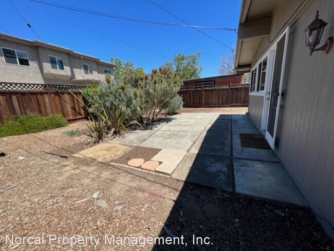 Building Photo - 3 br, 1 bath House - 18621 Medicus Ct