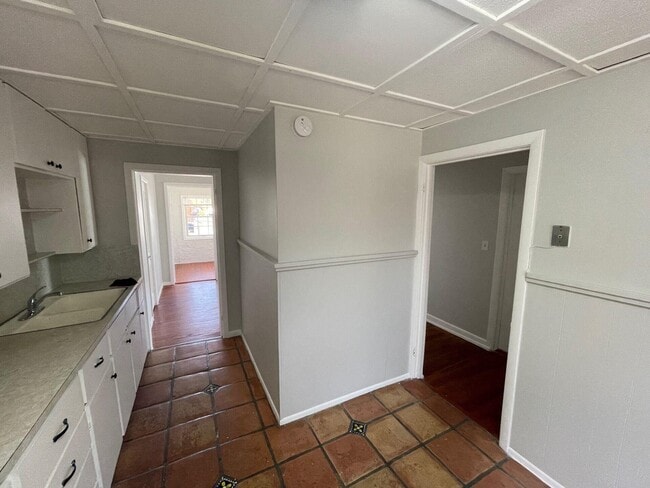 Building Photo - 736 Omar Rd