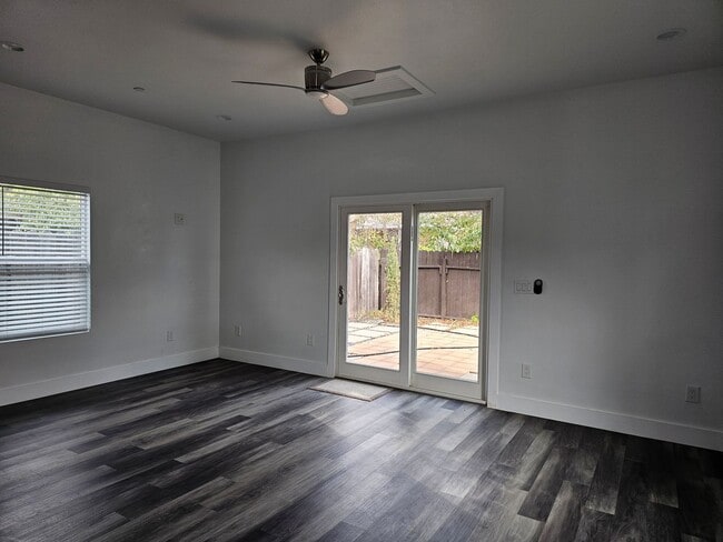 Building Photo - Sunny and Bright Newly Constructed 3-bedro...