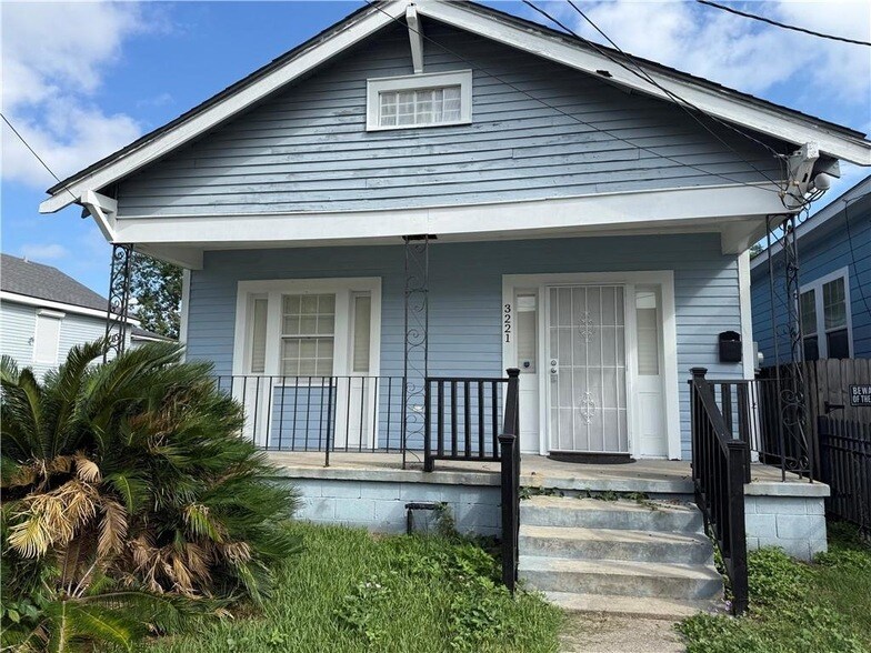 Primary Photo - 3221 N Miro St