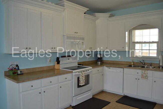 Building Photo - 304 Eagles Pointe Dr
