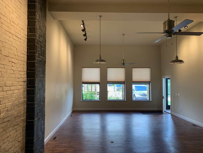 Building Photo - 330 S Cedar St