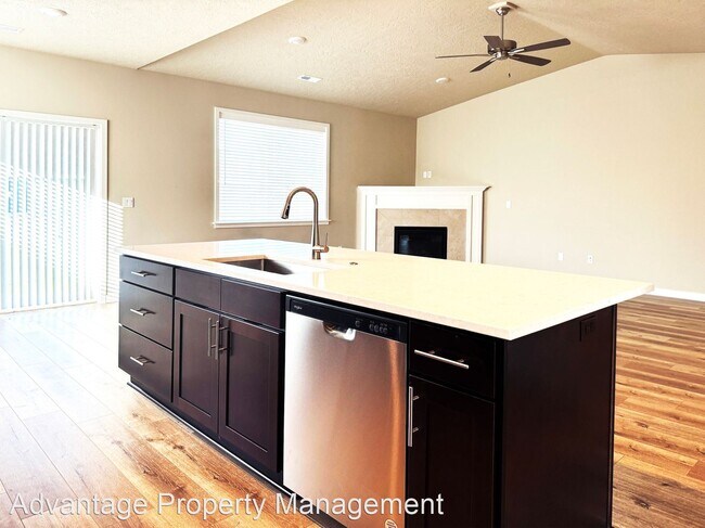 Building Photo - 4 br, 2 bath House - 2421 Woodland Way