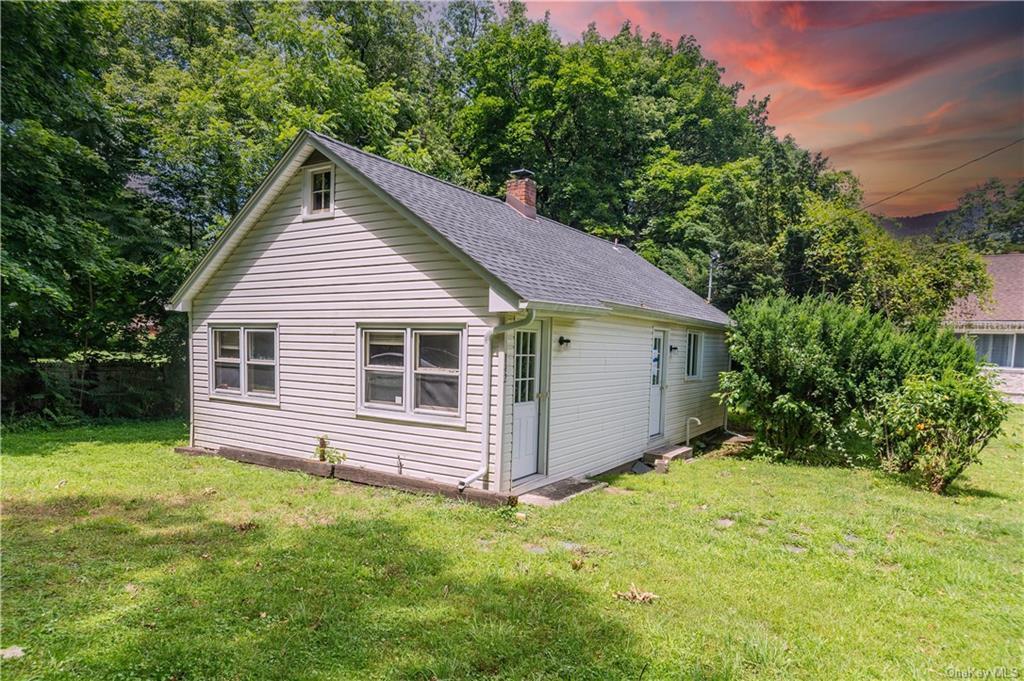Primary Photo - 142 Fries Ln