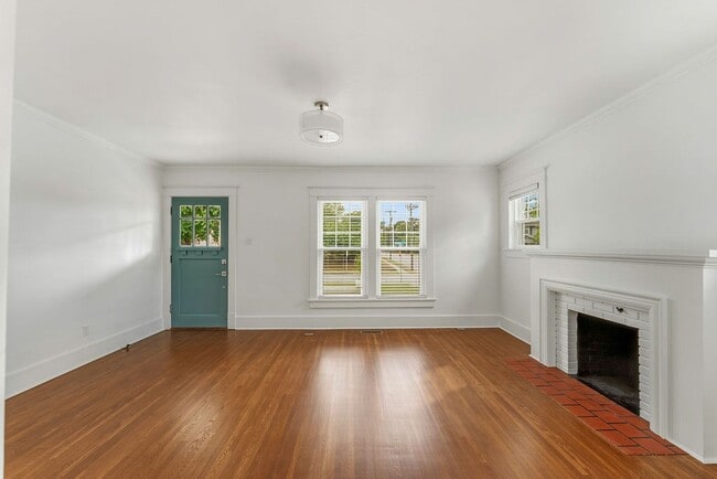 Building Photo - 601 E Delmar St