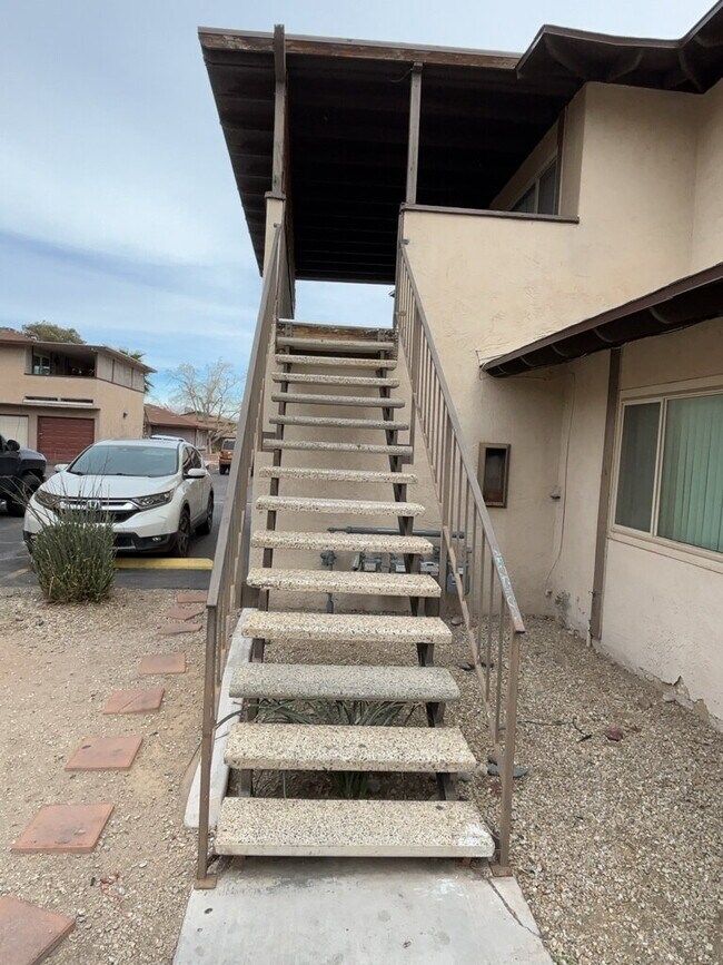 Foto del edificio - 2-Bed 1-bath in Prime Las Vegas Location – 950 Sq. Ft. of Comfort!