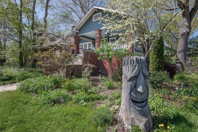 Building Photo - Charming Craftsman Home in Montford