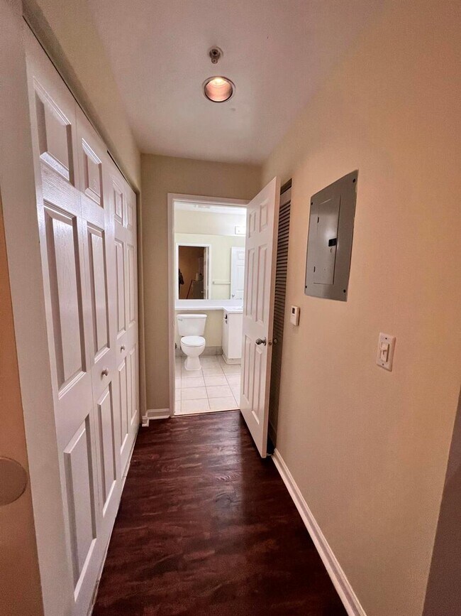 Building Photo - 780 S Sapodilla Ave