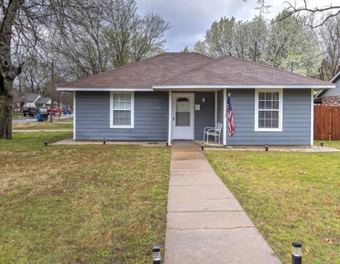 1725 W 45th St, Tulsa, OK 74107 House Rental in Tulsa, OK