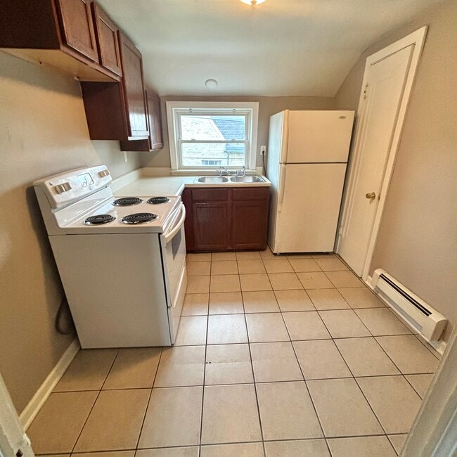 Building Photo - 504 W Lapeer St