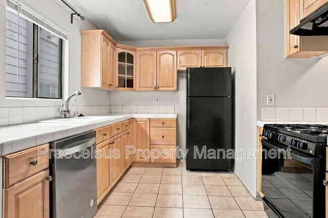 Foto del edificio - 1465 Hemlock Ave
