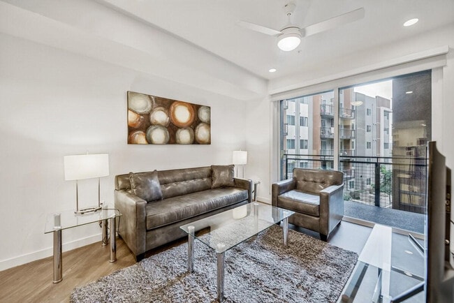 Building Photo - 8875 Costa Verde Blvd