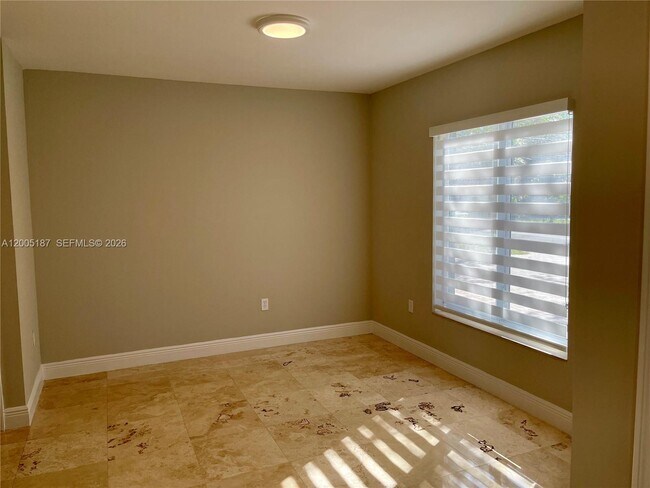 Foto del edificio - 3191 Ohio St