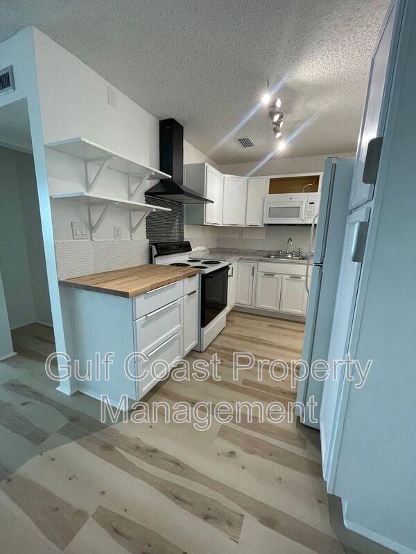 Foto del edificio - 21287 Gertrude Ave