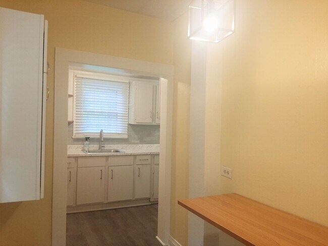 Foto del edificio - 2620 W Knox St