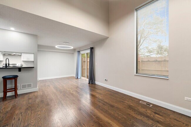 Foto del edificio - 136 Mohawk Trail