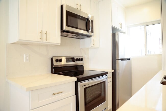 Building Photo - 229 Bicknell Ave