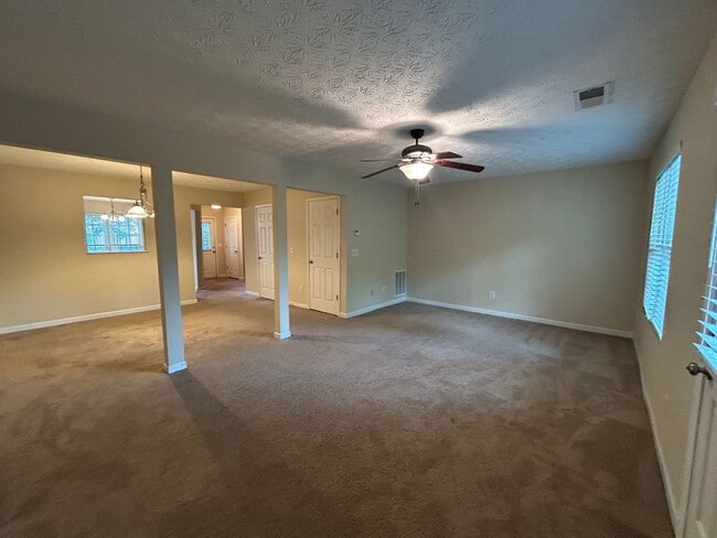 Building Photo - **PRICE IMPROVEMENT**1886 Grove Way -3BD, ...