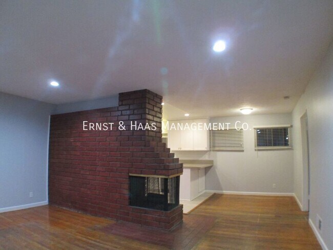 Building Photo - Beautiful 4 Bedroom Home in Prime Long Bea...