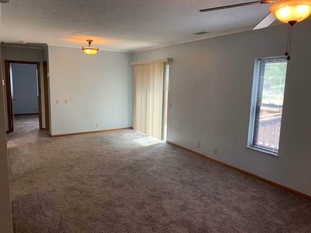 Sala de estar/Comedor - 5390 Big Tyler Rd