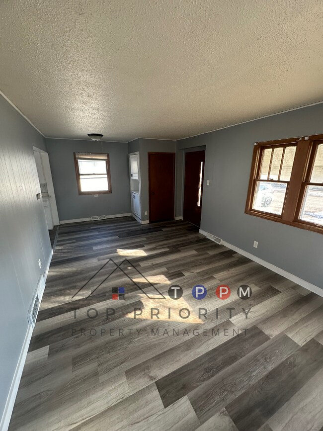 Building Photo - 2 Bedroom | 1 Bathroom Single-Family Home ...