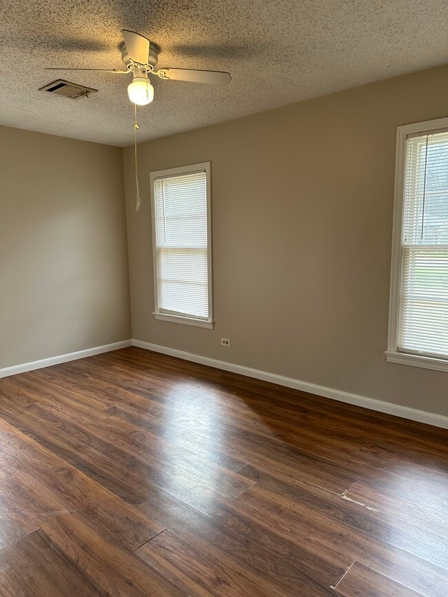 Building Photo - 514 Eason Pl