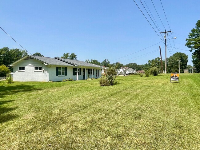 Foto del edificio - 539 Luckney Rd