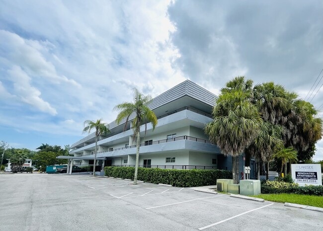 Building Photo - Lakeside at Biscayne Gardens