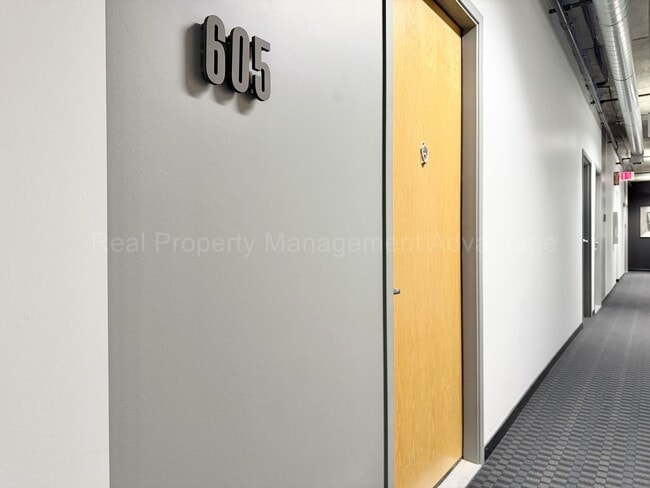 Building Photo - 2BR/2BA Skylofts Condo with Balcony & Garage Parking