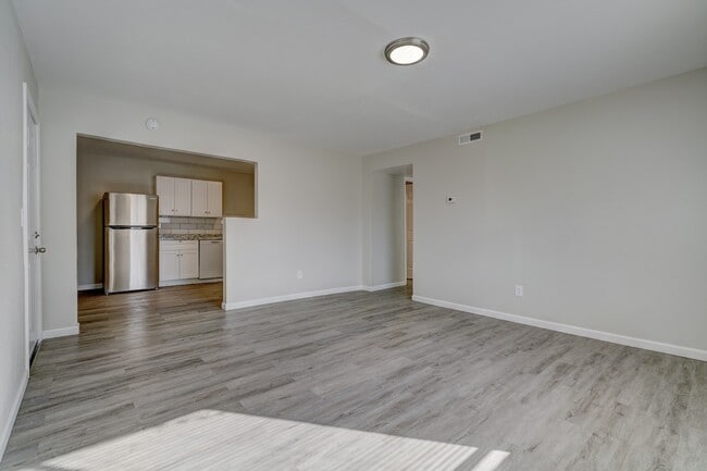 Foto del edificio - Garden Square Apartments