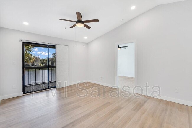 Foto del edificio - 4021 Crockers Lake Blvd