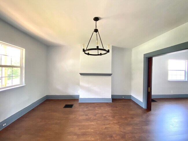 Foto del edificio - Completely Updated 4 Bed/2 Bath Home with ...