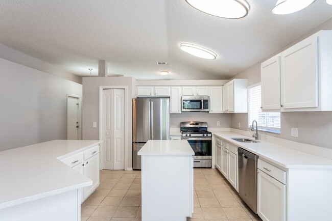 Building Photo - 1605 Scotch Pine Dr