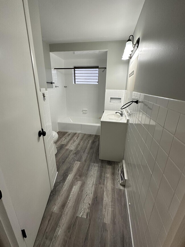 Building Photo - 506 Longwood Dr