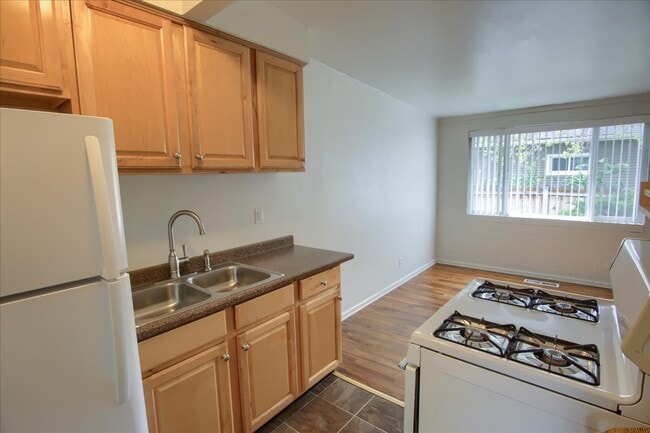 Building Photo - 1452 S 300 E