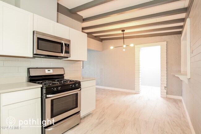 Foto del edificio - 1439 E Hatcher Rd
