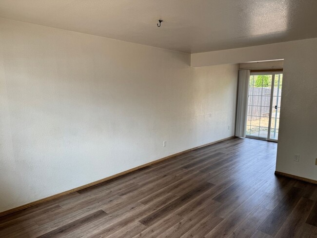 Building Photo - Freshly recently updated 3-bedroom 2-bathroom duplex with garage!