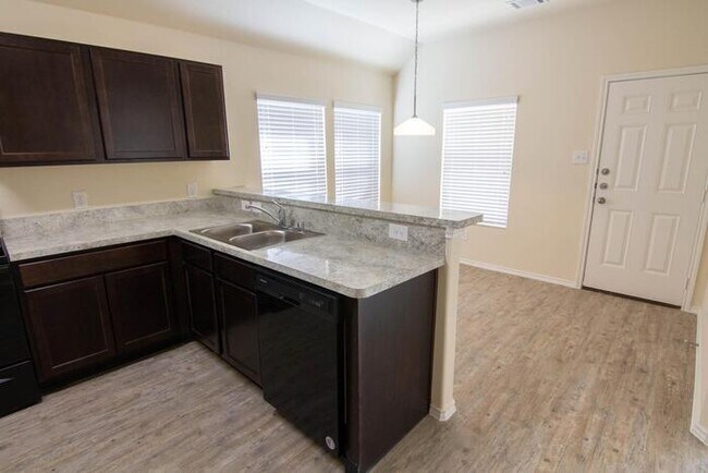 Foto del edificio - Somerset Trails - 3807 Somers Crest, San A...