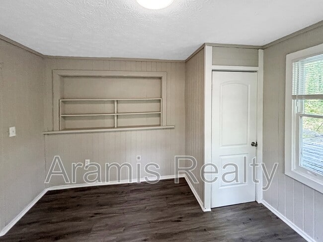 Building Photo - 4620 Sequoia Cir