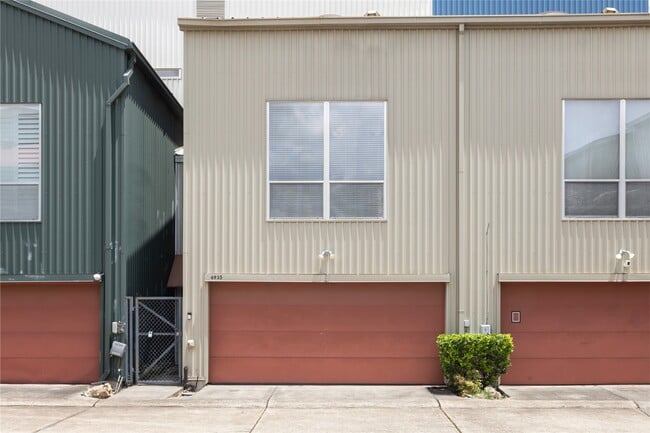 Foto del edificio - 6935 Yellowstone Way Dr