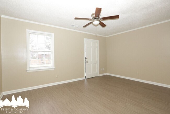 Building Photo - National/Guernsey Duplex